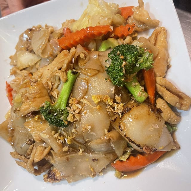 Big Noodles (Pad See Ew).